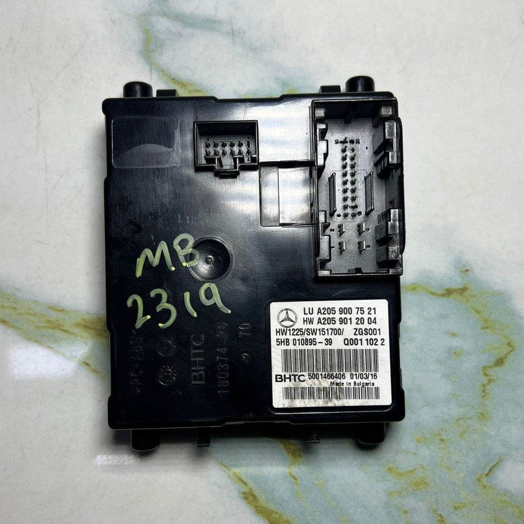 2015-2017 Mercedes C300 Air Conditioner Control Module A2059007521 W205 C-Class