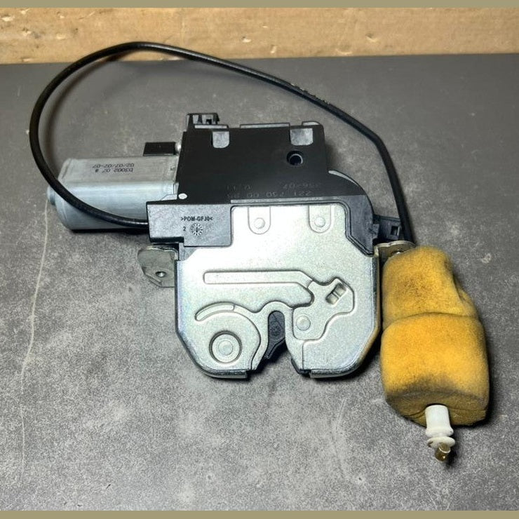 07-13 Mercedes  W221 S-Class Rear Trunk Lid Latch Lock Actuator A221 7500085 OEM