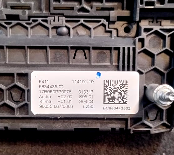 BMW G30 G31 G32 CLIMATE CONTROL & RADIO AUDIO SWITCH PANEL P/N  6834435