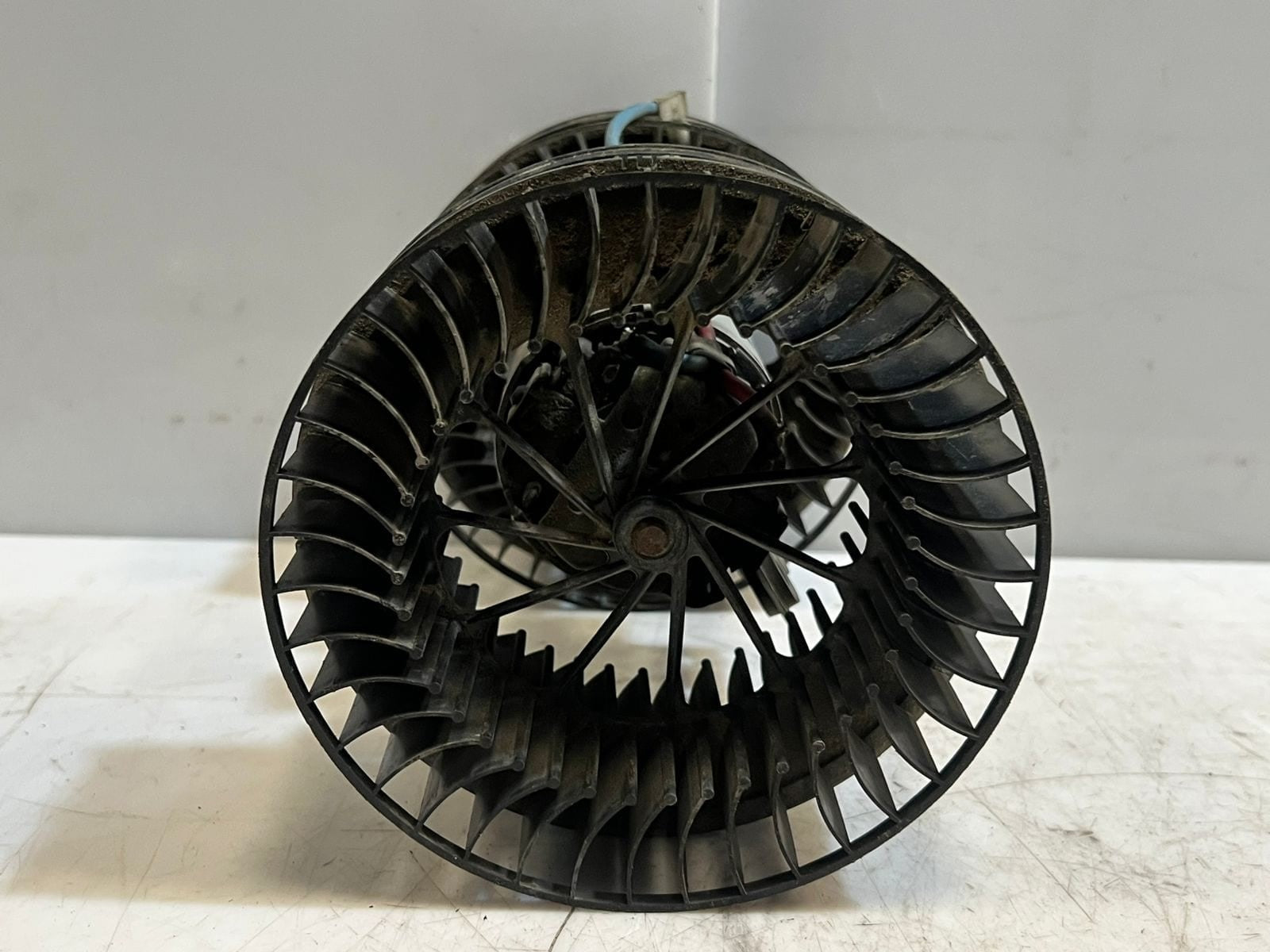 BMW 725 728 730 735 750 740 Hvac Blower Motor Assembly Front 8391809 OEM