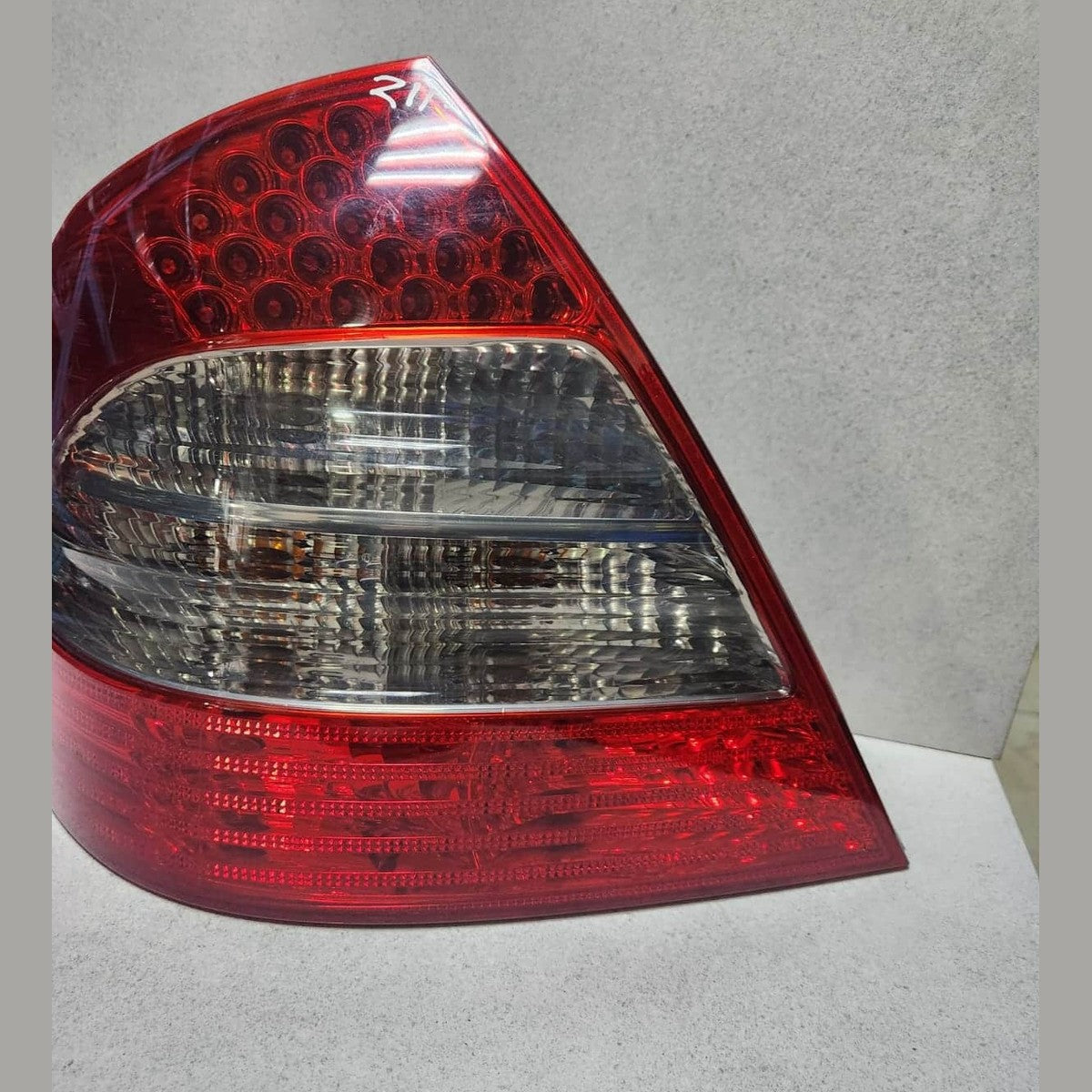 2007-2009 Mercedes-Benz E280 Tail Light Assembly A2118202564 W211 E-Class