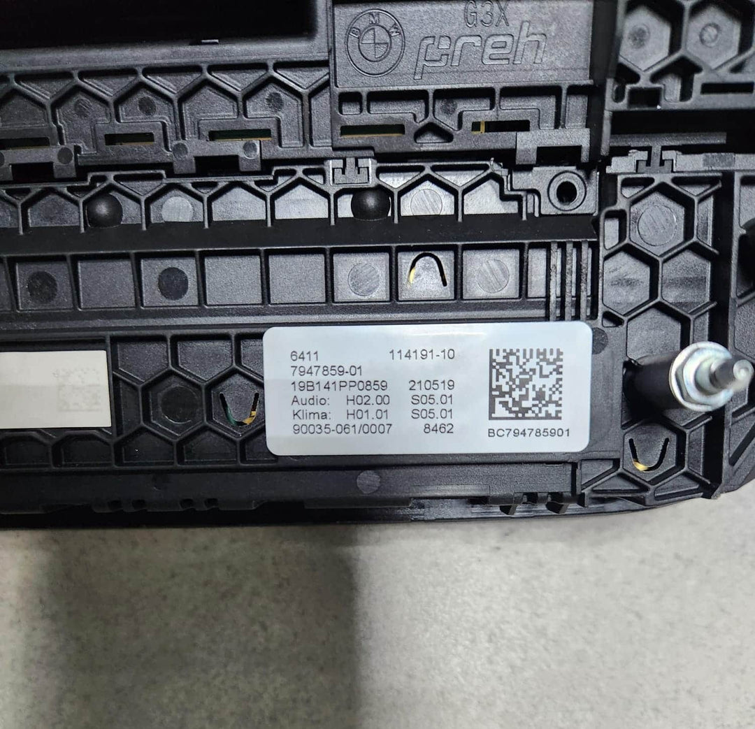 2019-2020 BMW 530e Climate Control And Audio Control Panel 7947859