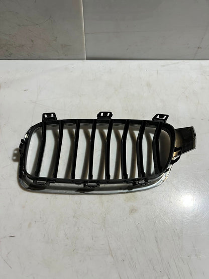 2016-2018 BMW 3 Series F30 F31 F35 F80 330e Front BUMPER Grille 7295442 OEM