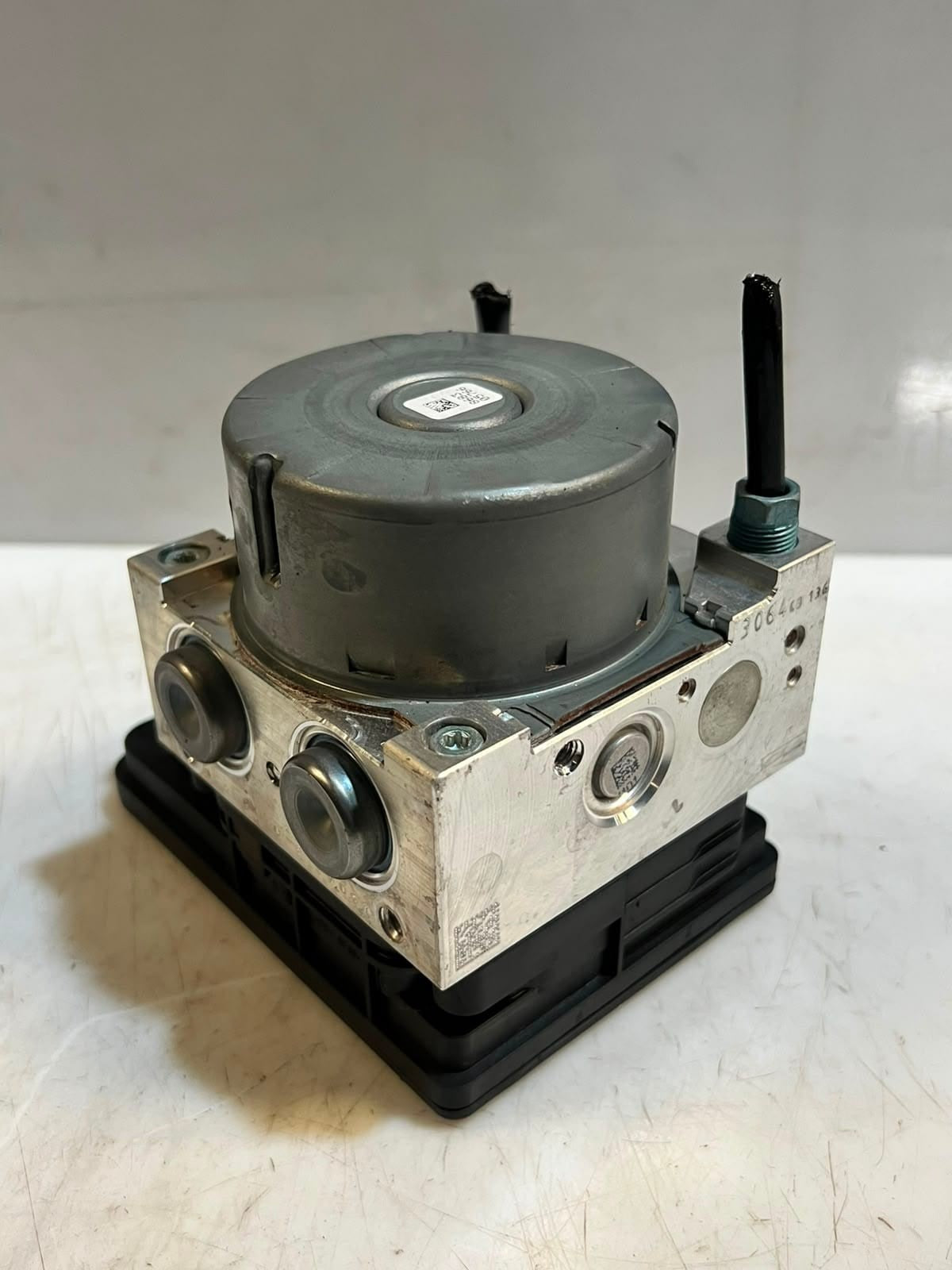 2018 BMW 320i F30 F31 F32 Abs Pump Control Module 6881172 OEM