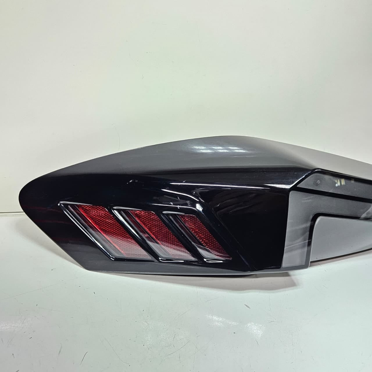 9879753-2023 BMW XM G09 Taillight Rear Left OEM