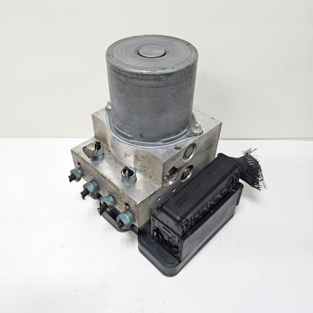 2015 BMW 5-6 Series F10 F11 F06 528i ABS Pump Control Module 6868335 USED