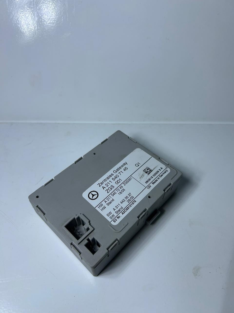 2004-2008 Mercedes-Benz E classCLS350 Central Gateway Control Module A2115407145