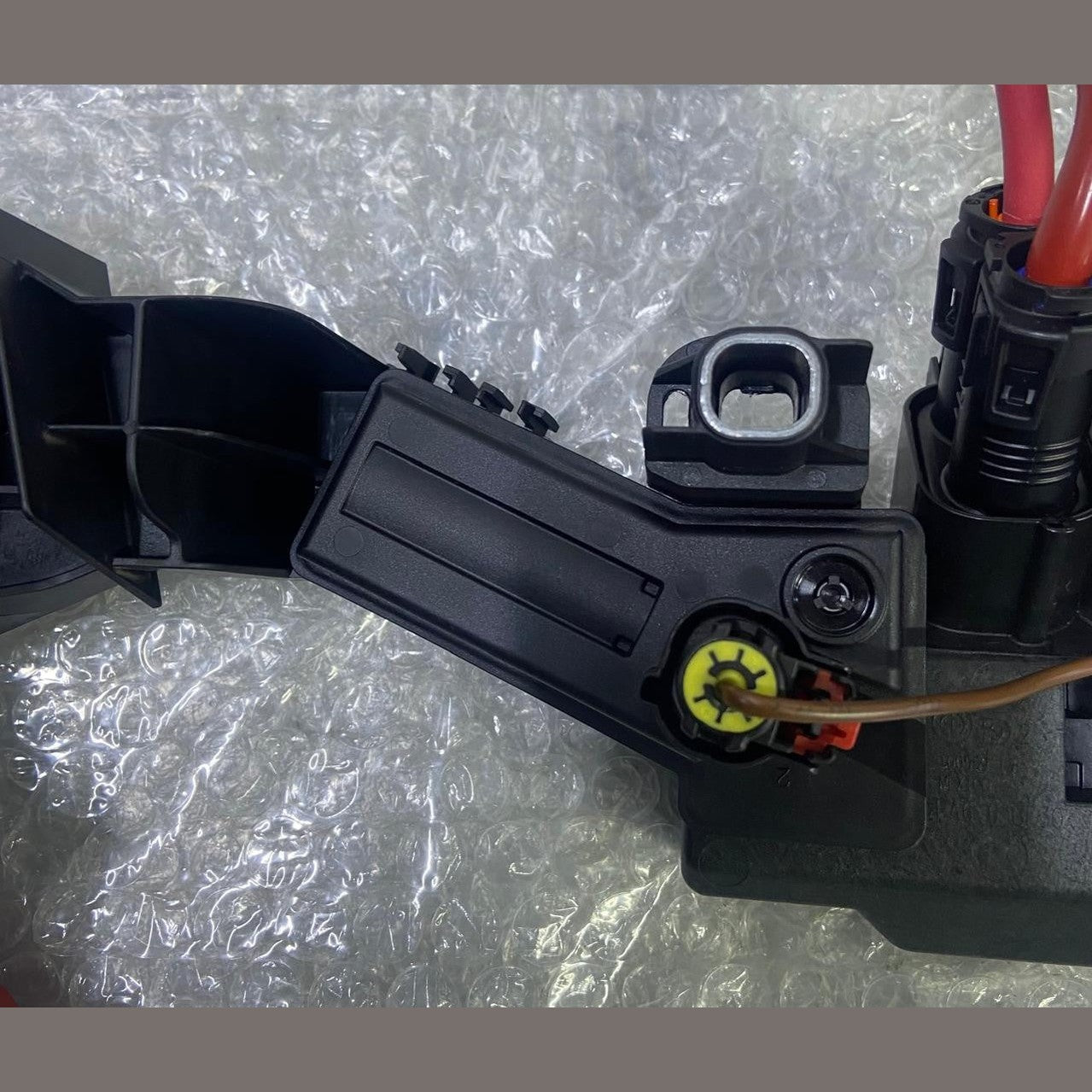 OEM BMW X5 X6 G05 G06 BATTERY VOLTAGE JUMP START TERMINAL POINT 6841556