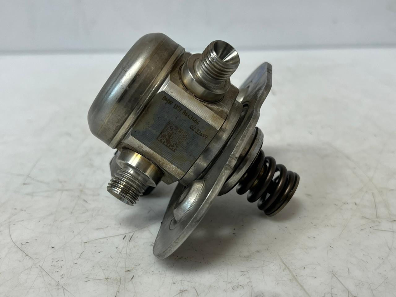 2016-2019 BMW 750Li 7' 5' G11 G12 G30 4.4L V8 N6 High Pressure Fuel Pump 8643464