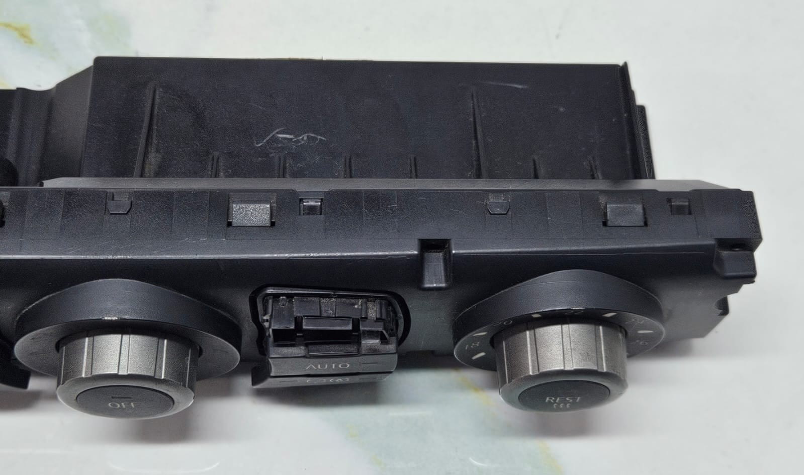 2004-2008 BMW 5 Series E60 E61 525i Climate Control Unit 6946981 OEM