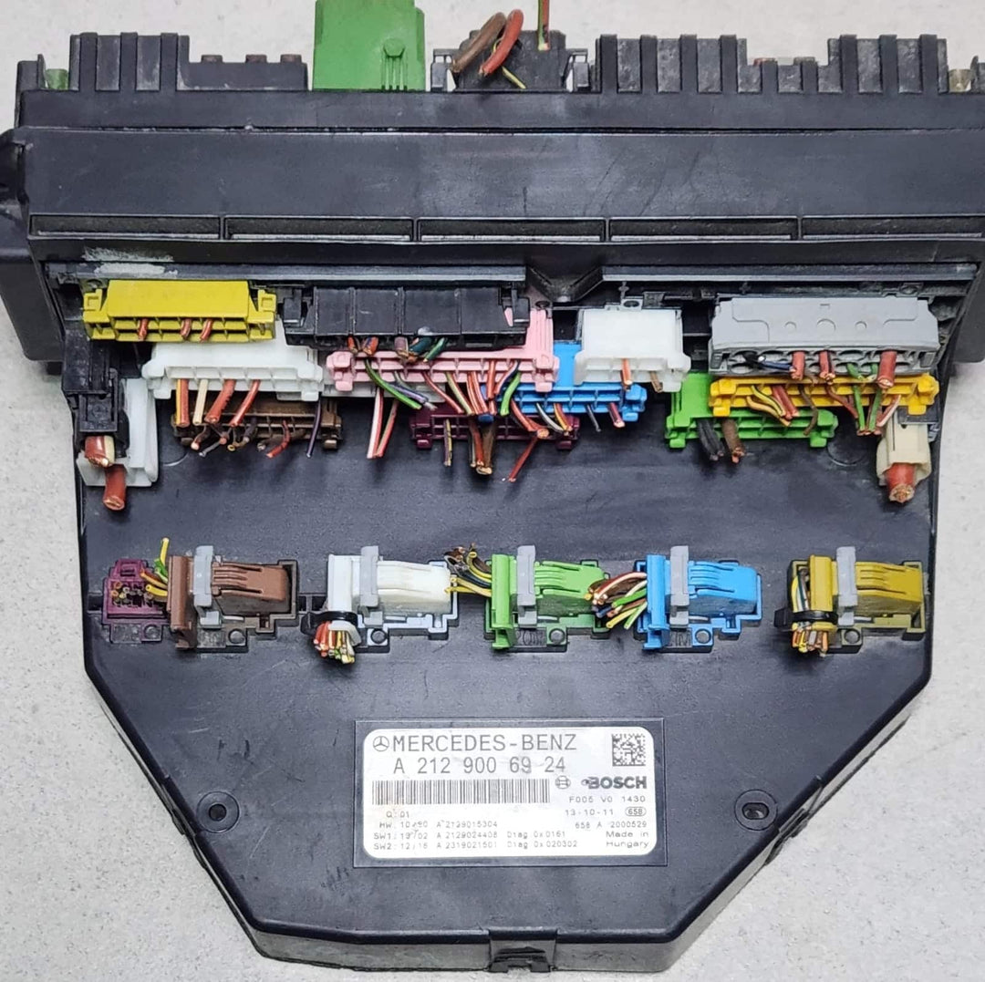 Mercedes-Benz Front SAM Fuse Relay Box A2129006924 E-Class W212 and W207