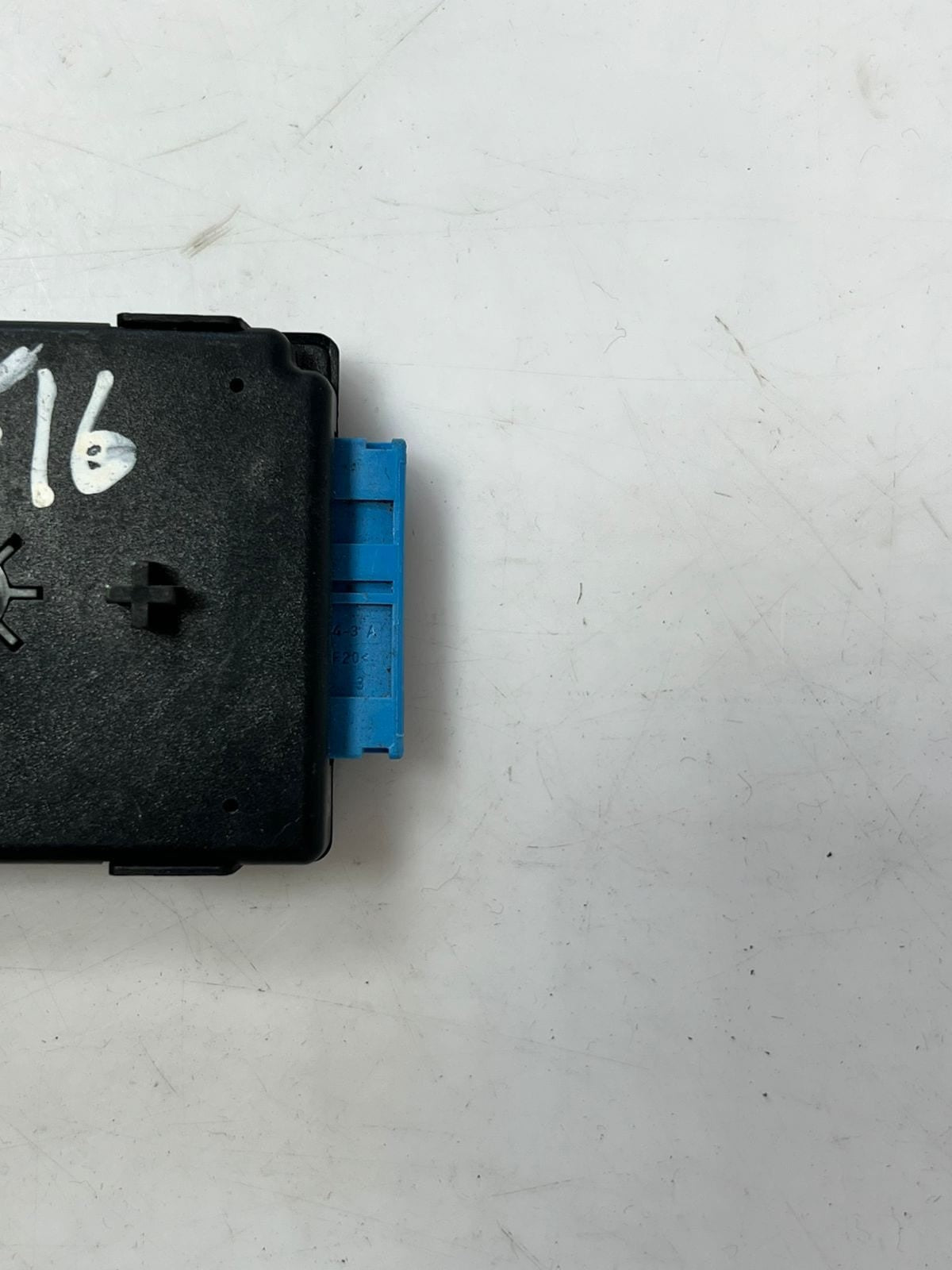 2014-2019 BMW X6 Rear Trunk Lid Emc Antenna Amplifier Filter 6819374