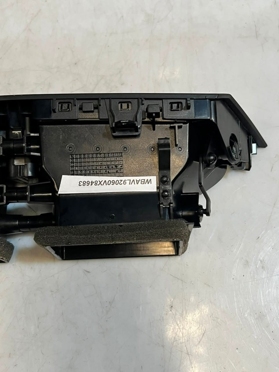 2012-2015 BMW X1 E84 FRONT CENTER Dashboard Air Vent 9258354 OEM