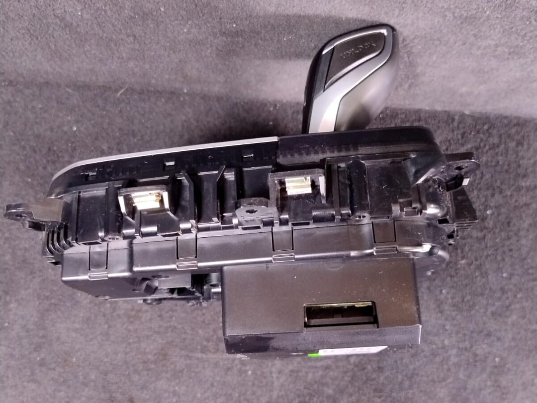 BMW 2 Gran Coupe F44 Gear Shifter and idrive with switch board 5A5C4A0 2022 RHD