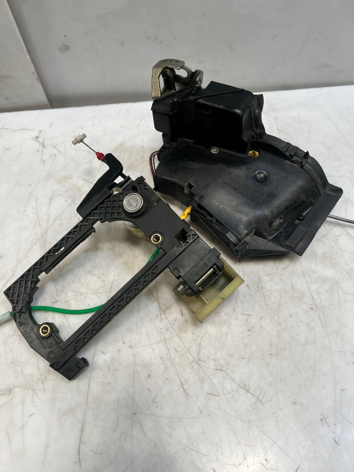 BMW 5 Series E39 Front Door Lock Mechanism Front Right 8235114 OEM