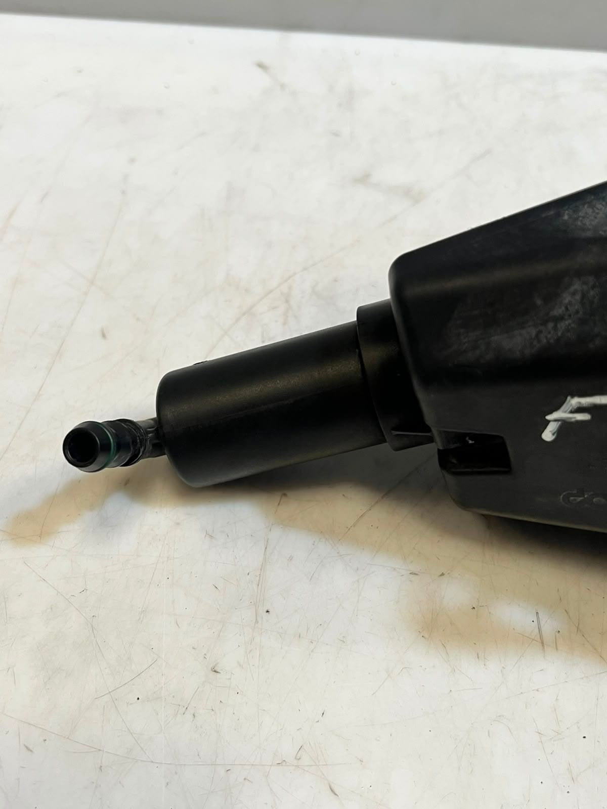 2006-2013 BMW X5 E70 and X6 E71 Headlight Washer JET Nozzle FRONT 7173852 OEM
