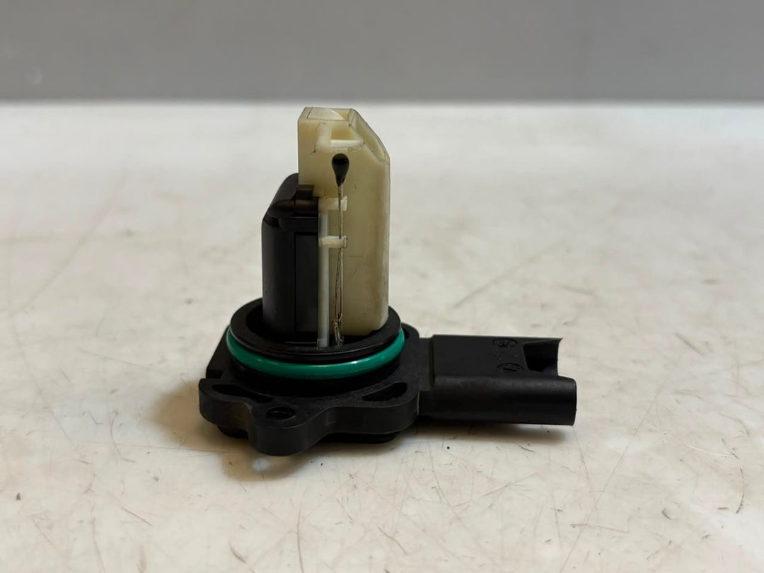 2006-2010 BMW 130i E87 E90 E91 E92 E93 325xi 330xi Mass Air Flow Sensor 7520519