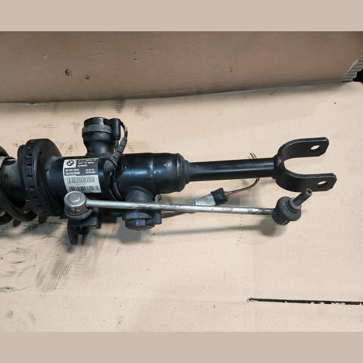 BMW Front Shock Absorber 6863116 5 Series F07 GT and 7 Series F01 Front Right 