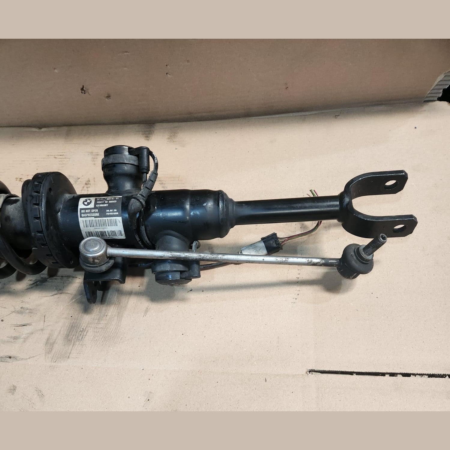 BMW Front Shock Absorber 6863116 5 Series F07 GT and 7 Series F01 Front Right 