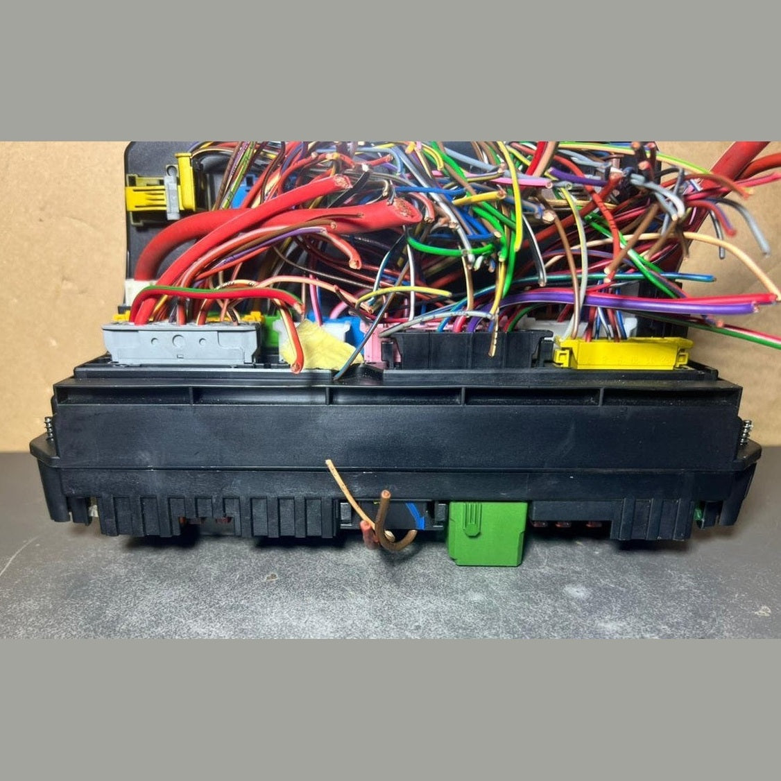 10-16 Mercedes-Benz W212 W204 Front SAM Module Relay Fuse Box A212 9006624 OEM