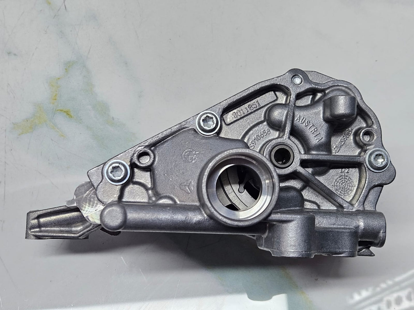 OEM BMW F80 F82 F83 M3 M4 S55 Engine Oil Lubrication Pump Brand New 8011851