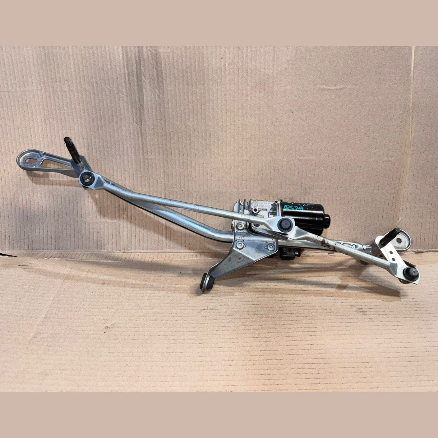 BMW G30 G31 2018  Wischermotor vorne wiper motor 9851351 LHD