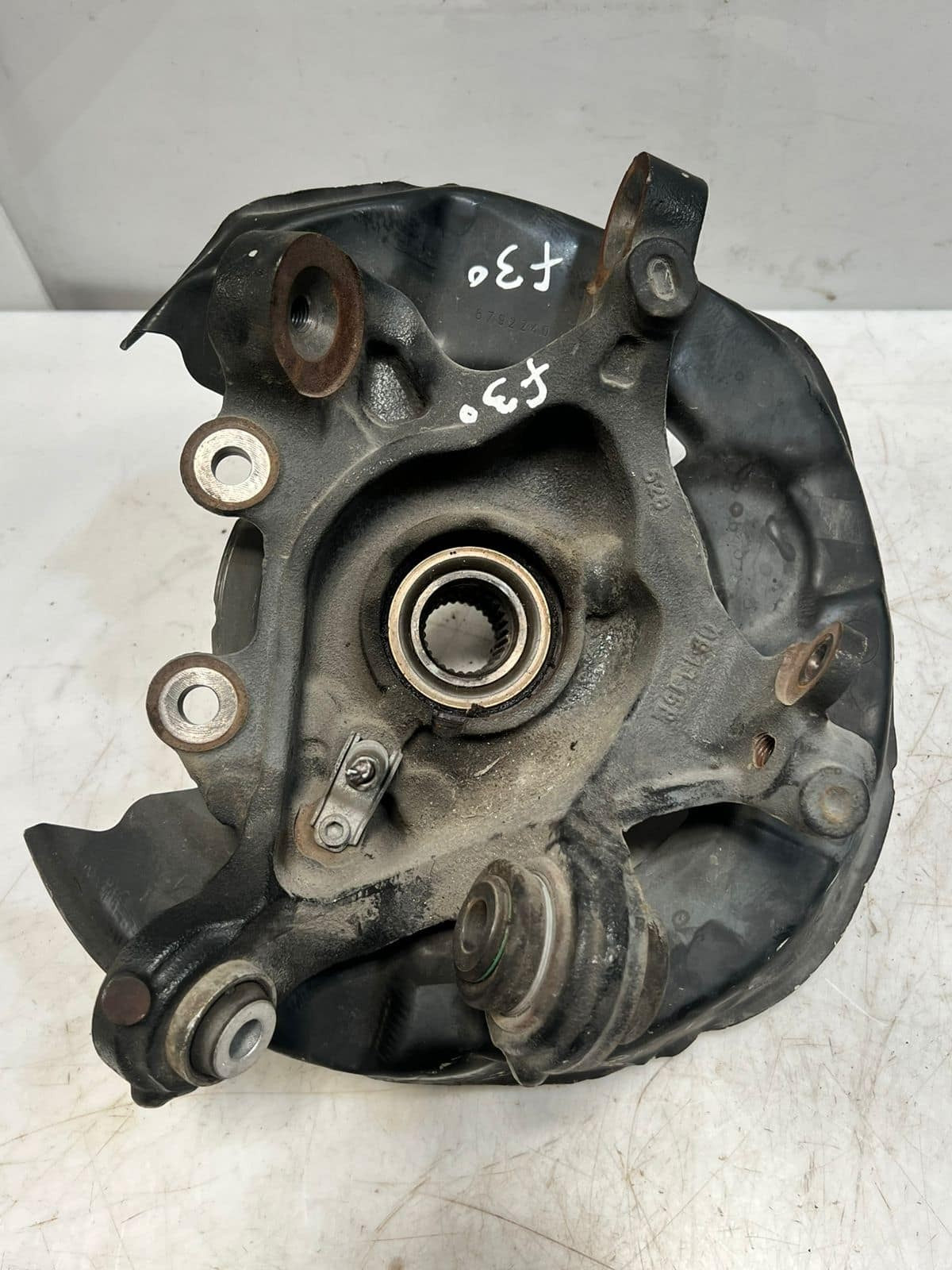 BMW 1' 2' 3' F20 F21 F22 F23 F30 F31 Rear Wheel Hub Rear 6867261 OEM