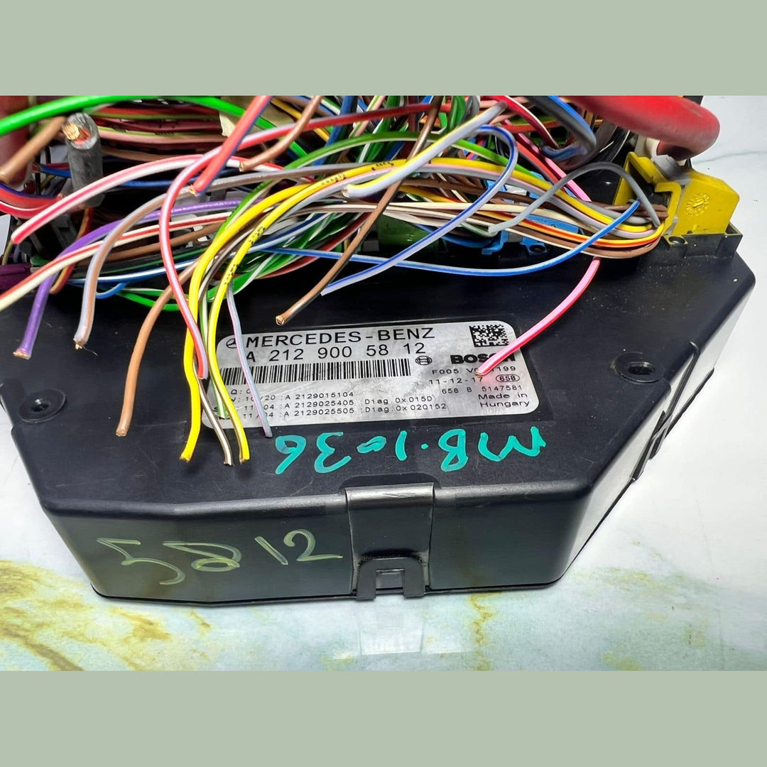 2011-2012 Mercedes-Benz C250 Fuse Relay Box Sam Module A2129005812 W204 C300 C63
