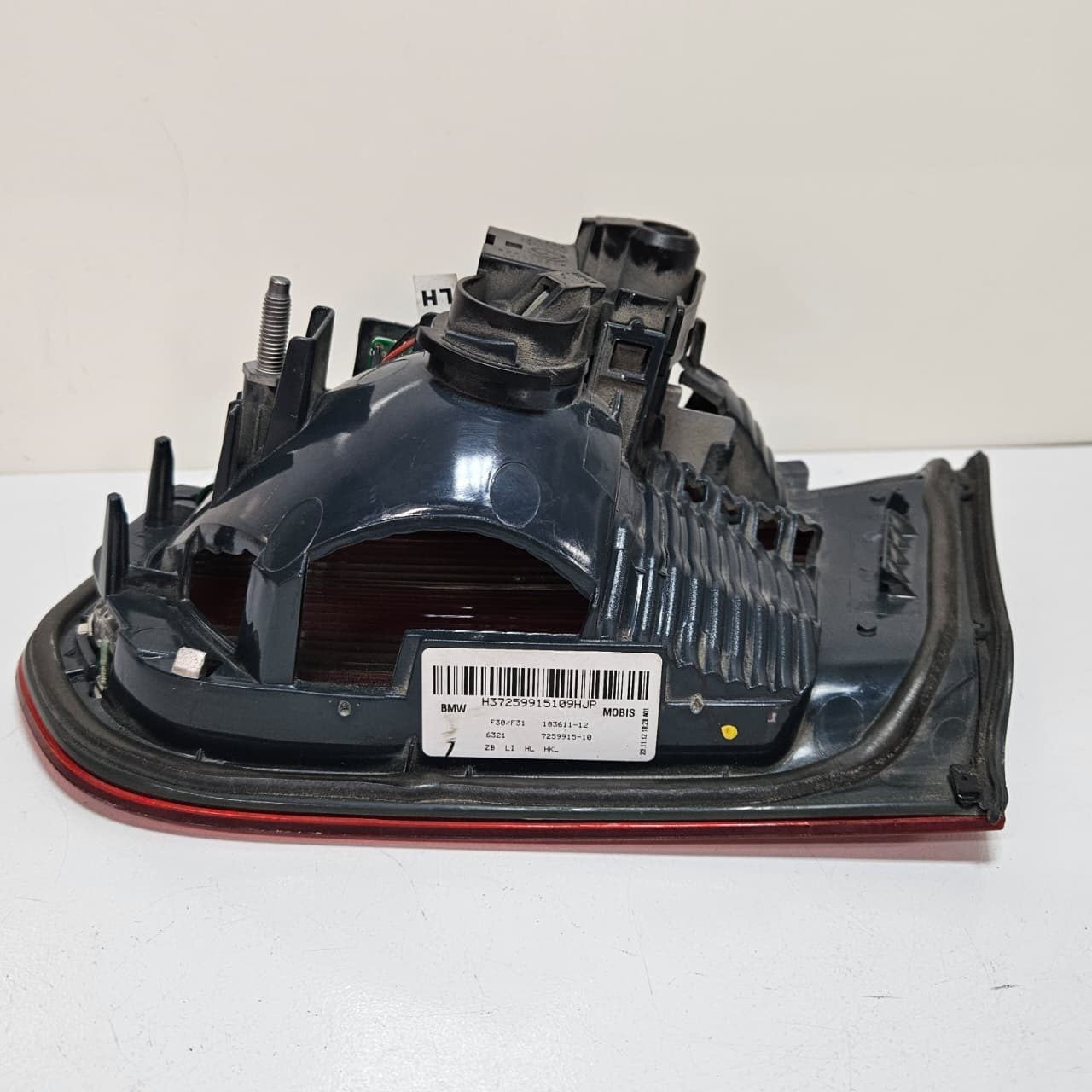 2012-2015 BMW  320i, 328i, 335i.Rear Left Inner Taillight Assembly 7259915 f30