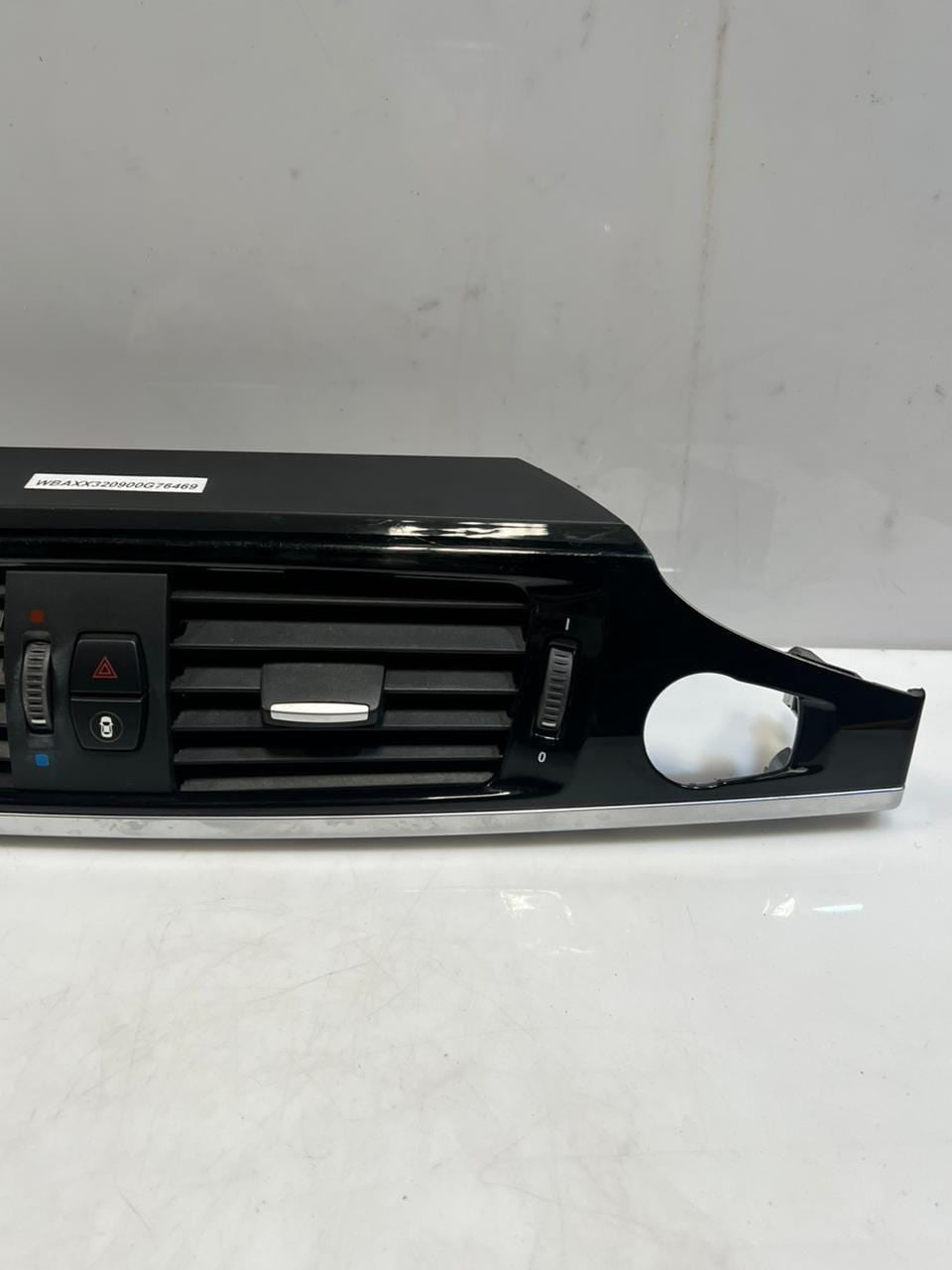 2016 BMW X3 F25 and X4 F26 Center Console Air GRILLE Vent 9303407 OEM