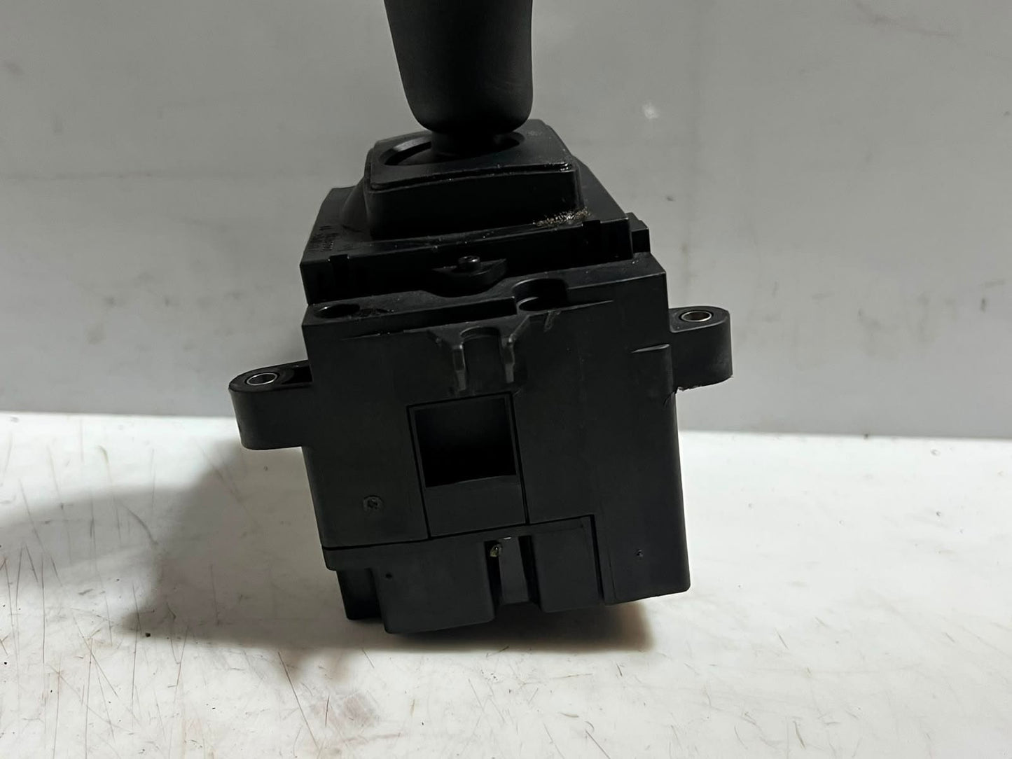 2011 BMW 550i, 5 Series F10/F11 7' Automatic Gear Selector Shifter 9218101 OEM