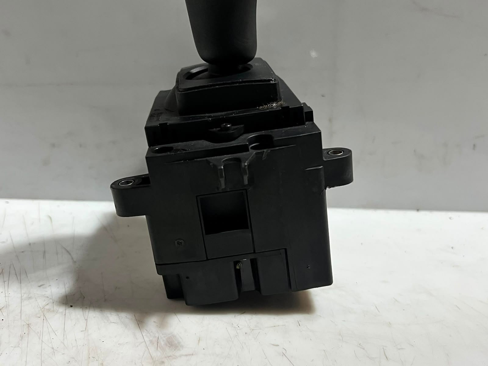 2011 BMW 550i, 5 Series F10/F11 7' Automatic Gear Selector Shifter 9218101 OEM
