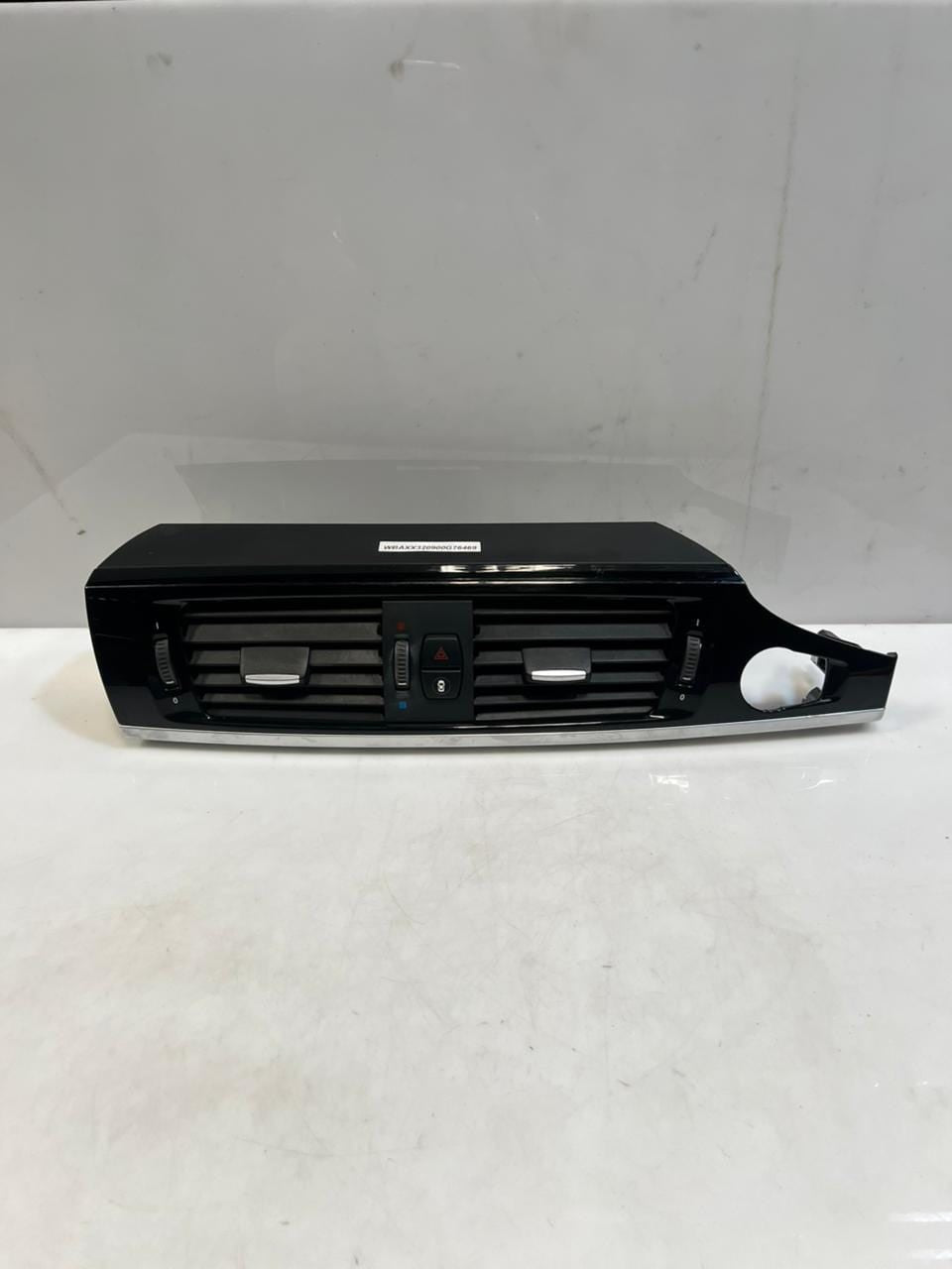 2016 BMW X3 F25 and X4 F26 Center Console Air GRILLE Vent 9303407 OEM