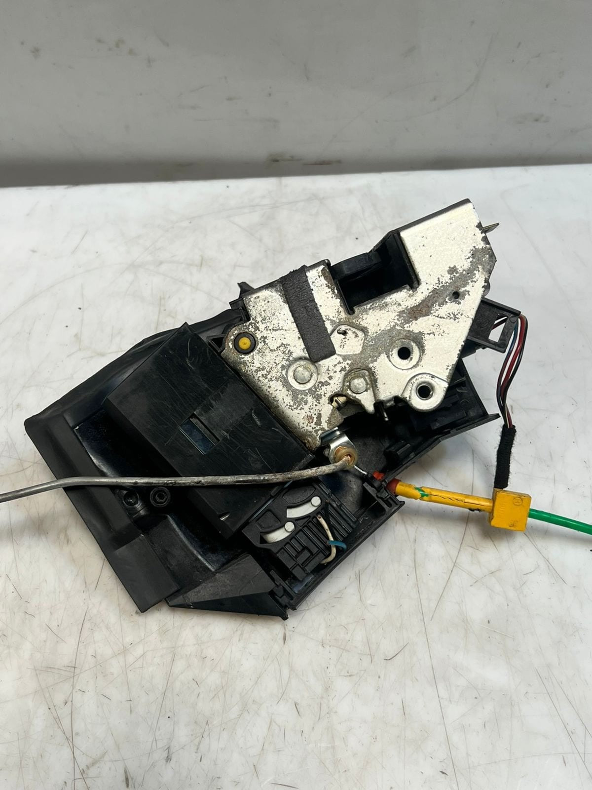 BMW 5 Series E39 Front Door Lock Mechanism Front Right 8235114 OEM