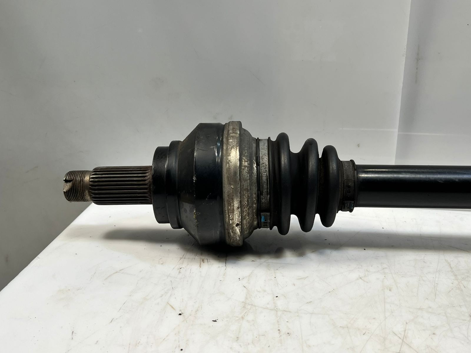 2013-15 BMW 7' F01 F03 F04 F02 Active Hybrid 7 Rear Right CV Axle Shaft 7566078