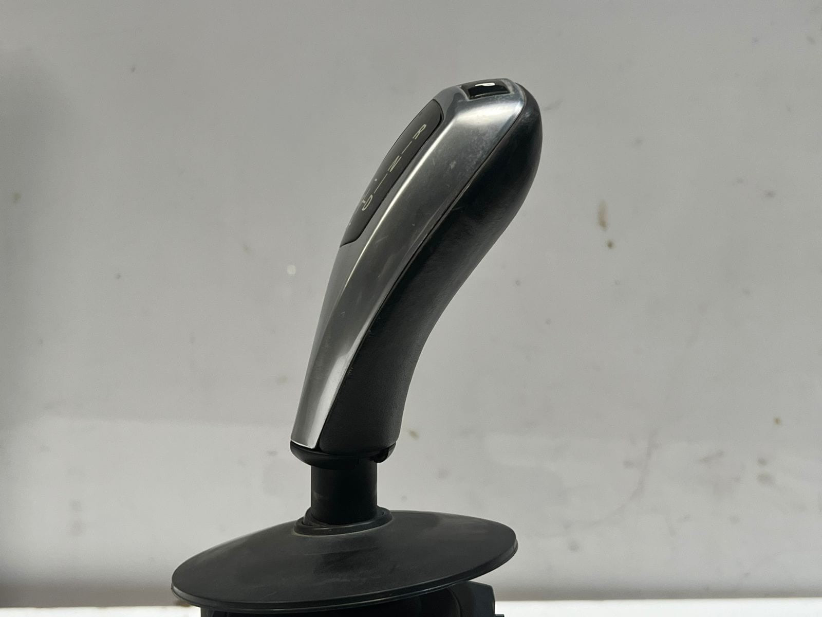 BMW 5 Series E60 and E61 Gear Shifter Selector Automatic 9165669 OEM
