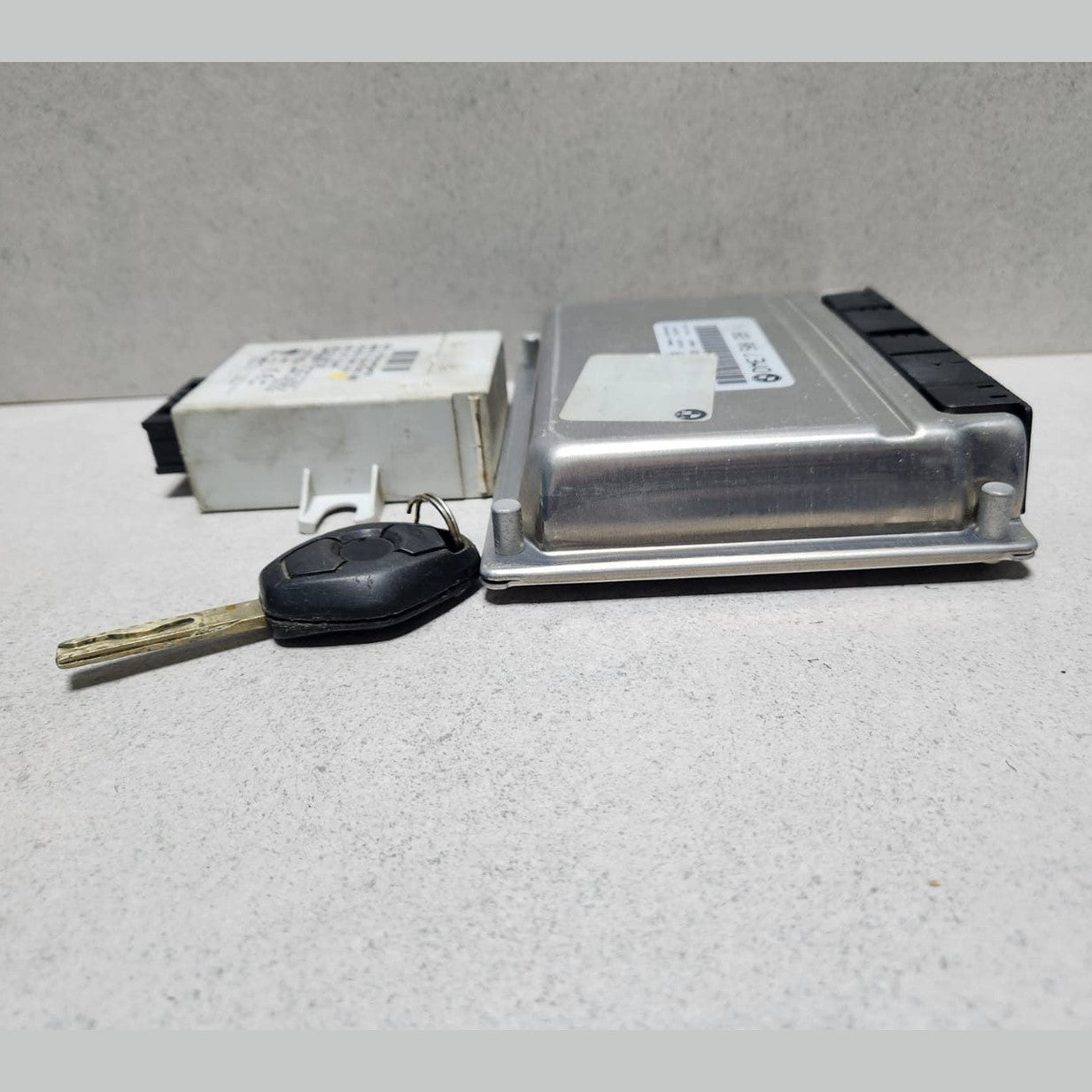 2000-2006 BMW X5 Engine Control Module 7508698 X5 E53 4.4L M62