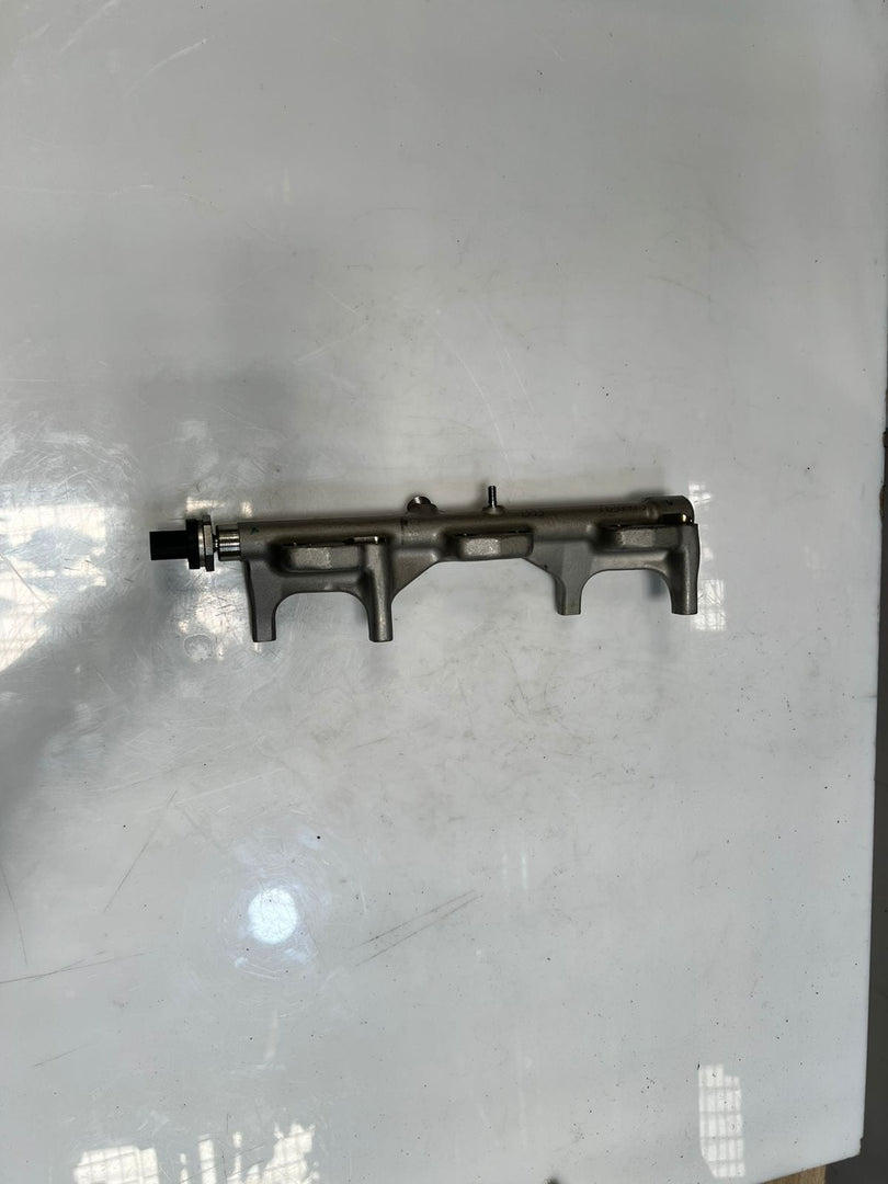 BMW F20 F30 LCI Mini F55 F56 1.5 petrol B38 Fuel Rail High Pressure 7639975 OEM