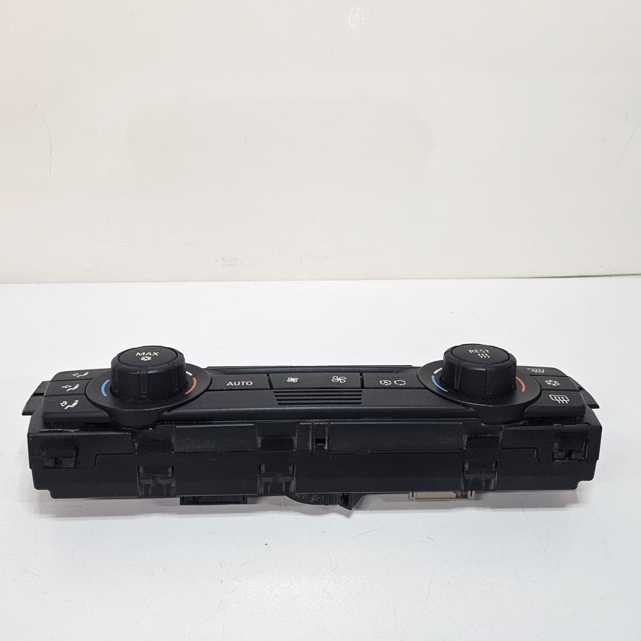 2006-2011 BMW 325i E90 Climate Control Panel 9117136