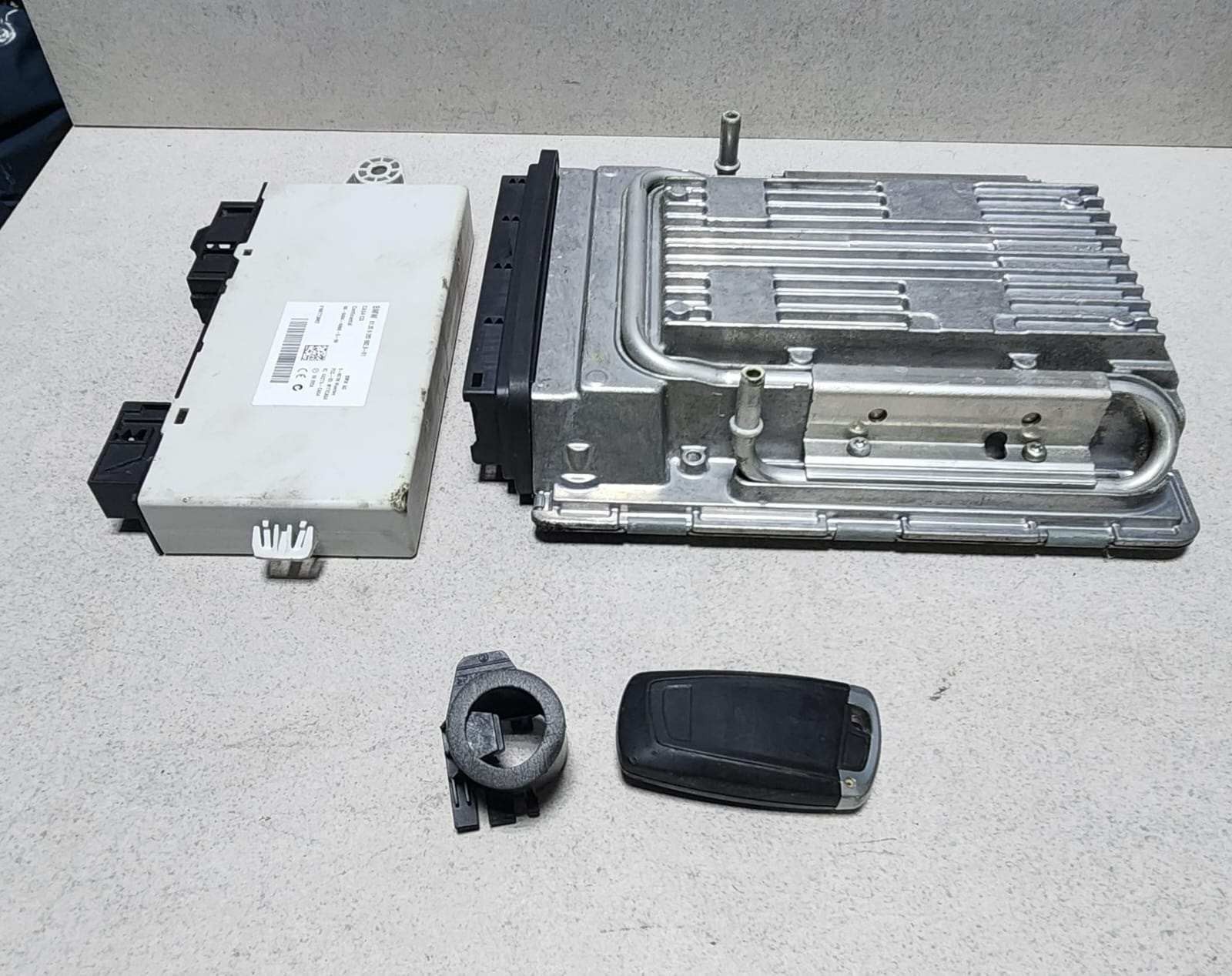 2009-2012 BMW 750i Engine Control Module 7598345