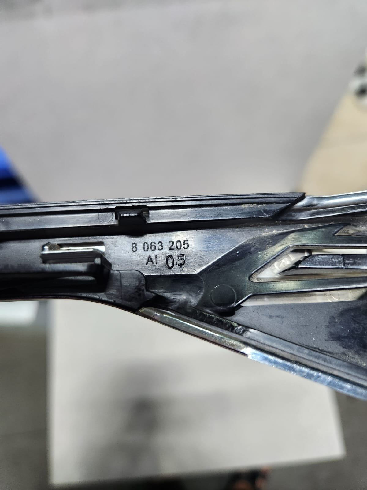 2016-2023 BMW M5 Fender Trim left front  Molding 8063205 M5 F90 