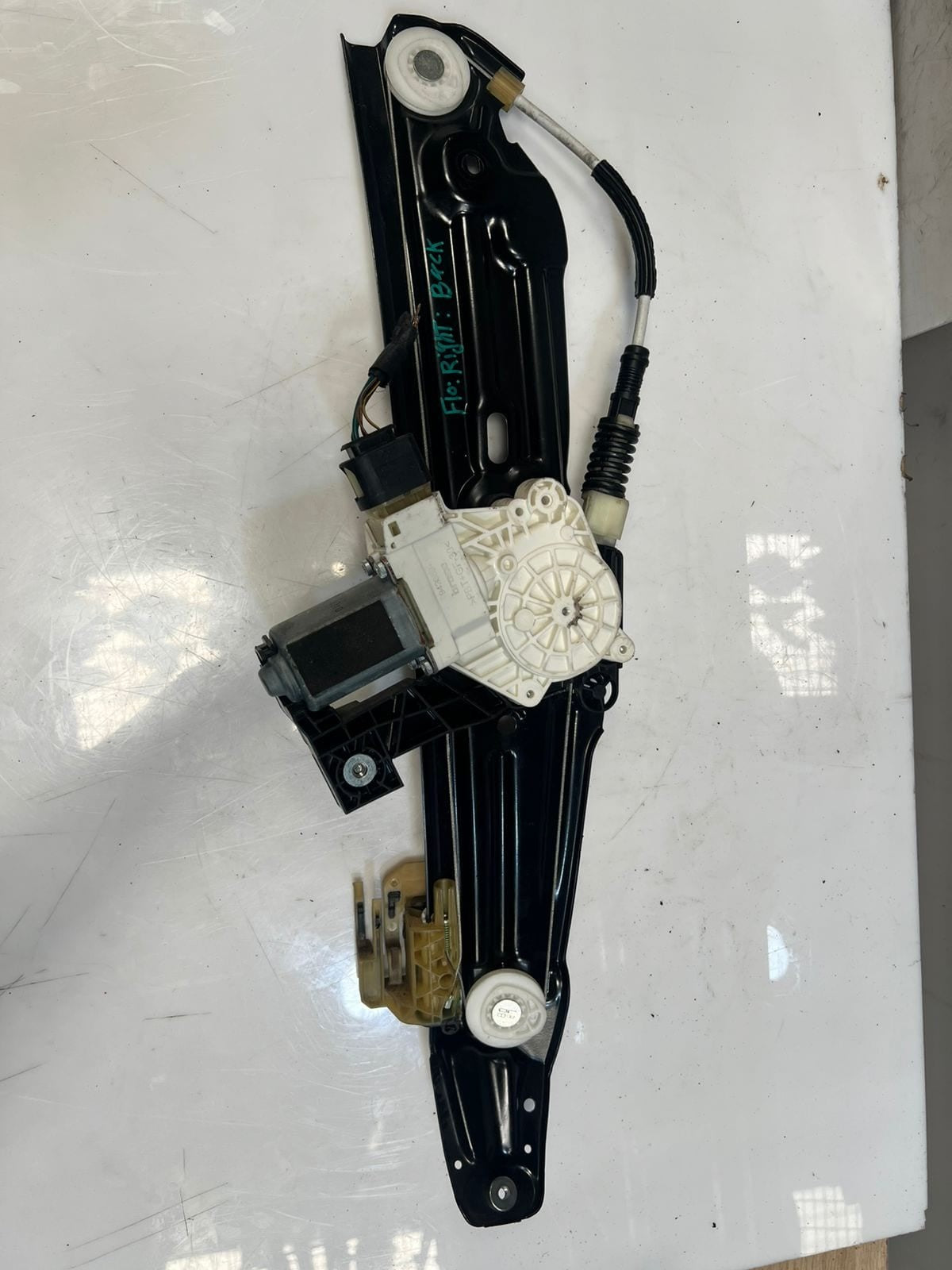 BMW 520d 5' F10 F11 Window Regulator Rear Right 7182122 OEM