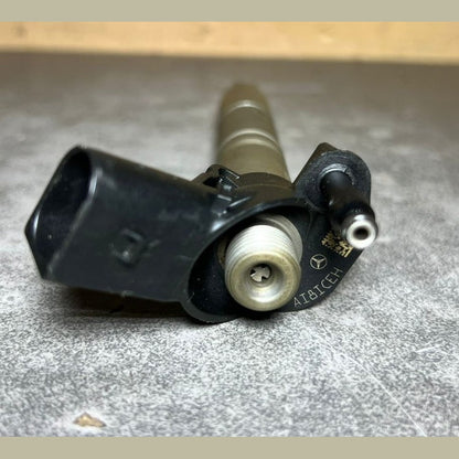 Genuine Mercedes W164 Fuel Injector Sprinter 3.0L OM642 A642 0700587 Oem Diesel