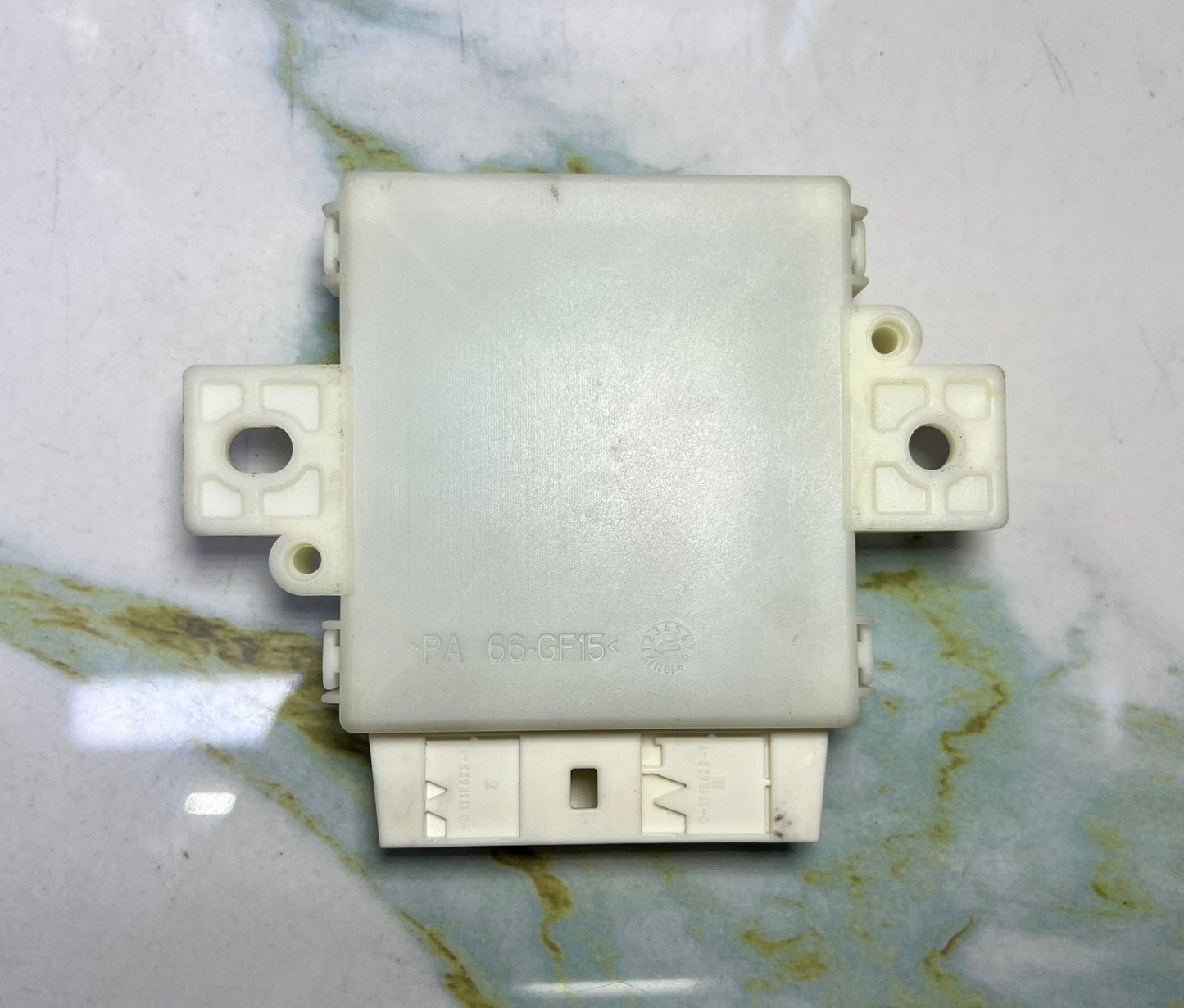 Mercedes-Benz W204 C-Class C200 Parking Distance Control Module A204 9009004 OEM