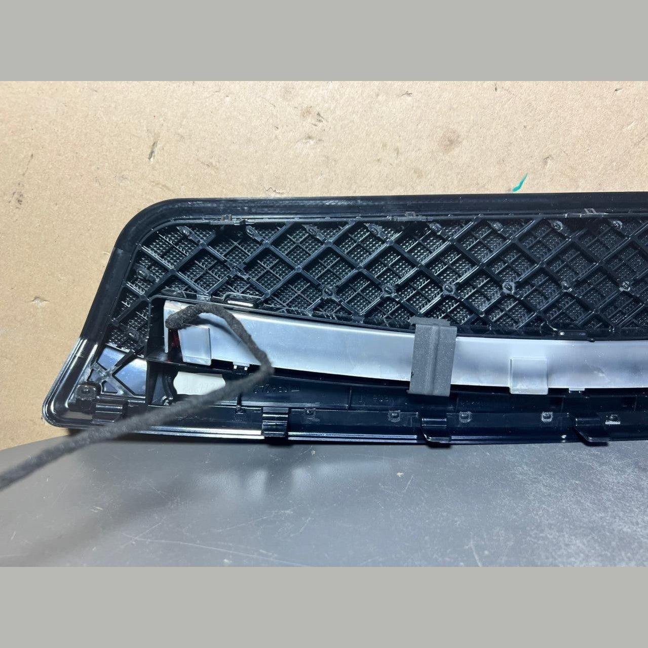 2010–2016 Mercedes-Benz W212 E-Class Rear Third Brake Light Trim A212 6830130