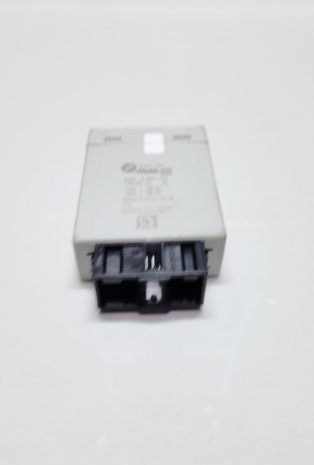17-20 BMW 530i Steering Column Control Module 6885215 5, 6, 7, 8, and X Series