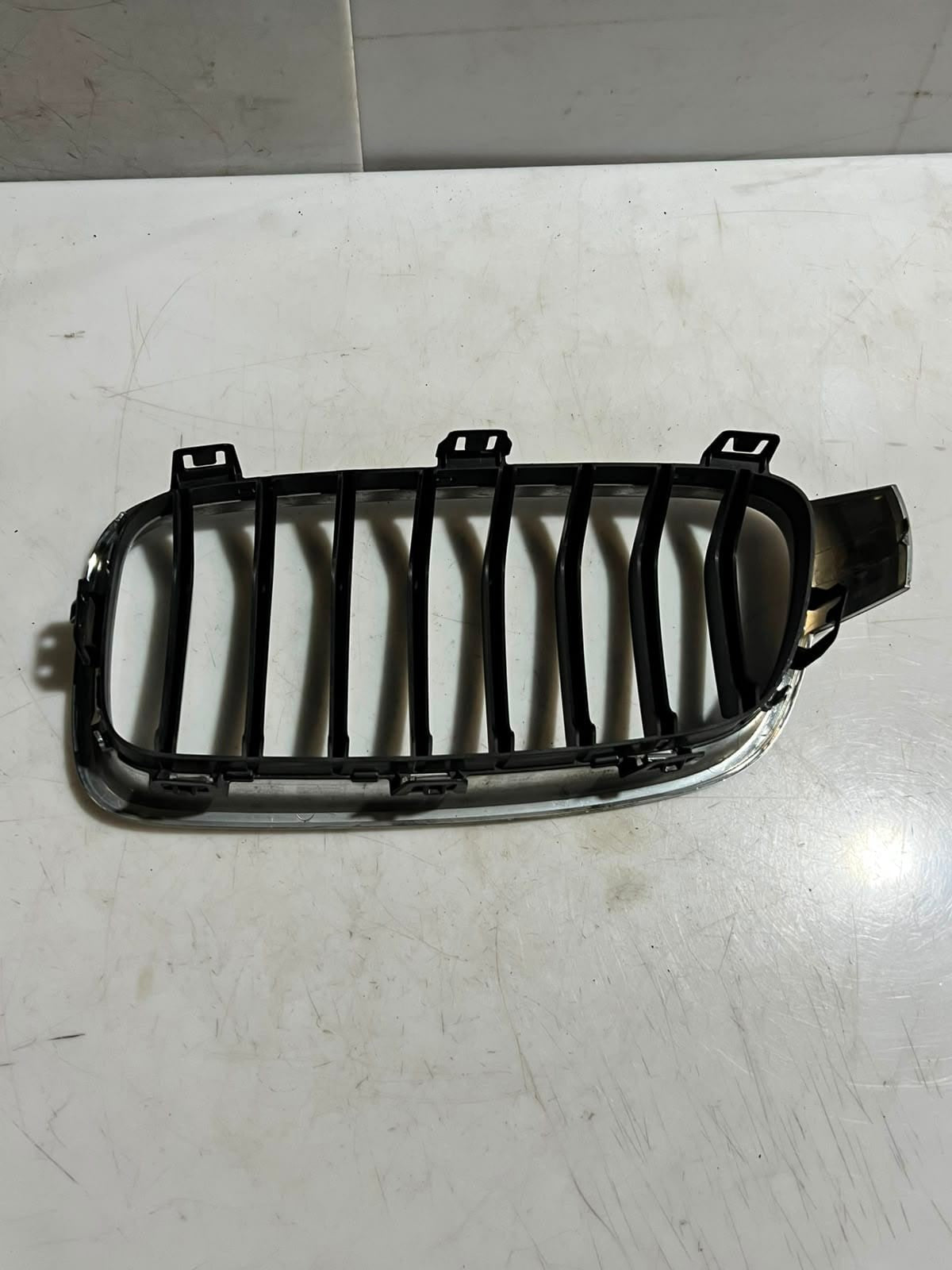 2016-2018 BMW 3 Series F30 F31 F35 F80 330e Front BUMPER Grille 7295442 OEM