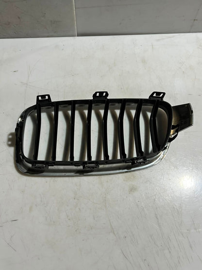 2016-2018 BMW 3 Series F30 F31 F35 F80 330e Front BUMPER Grille 7295442 OEM