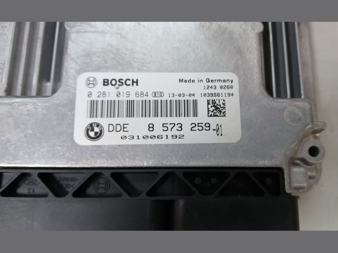 BMW 320d N47N F30 2013 ENGINE CONTROL ECU KIT 8573259