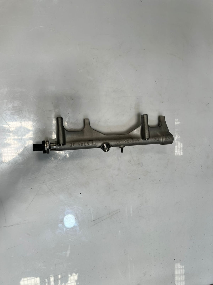 BMW F20 F30 LCI Mini F55 F56 1.5 petrol B38 Fuel Rail High Pressure 7639975 OEM